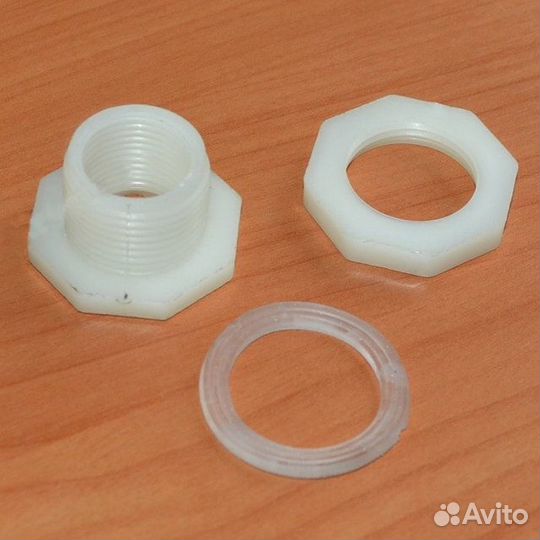 Врезка в бак для системы поения птиц Диаметр - 1/2