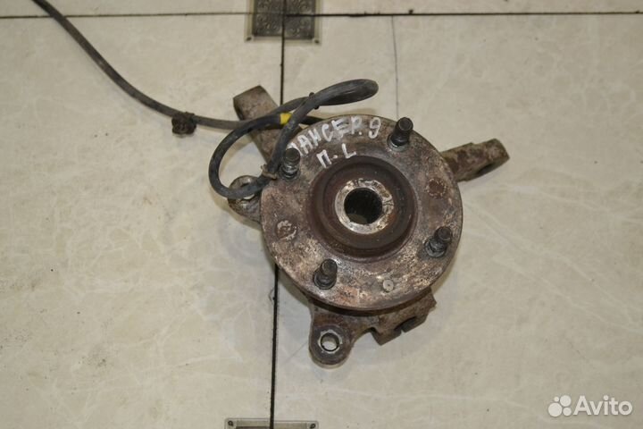 Поворотный кулак передний левый Mitsubishi Lancer