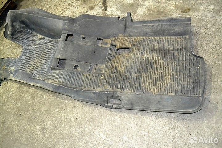 Коврик для ног левый scania P-series (01.04)