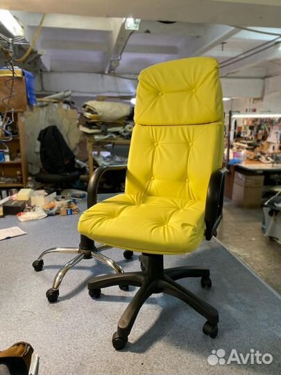 Офисное кресло