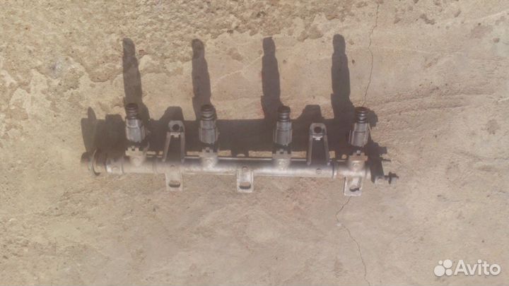 Рампа топливная Хендай Elantra с форсунками