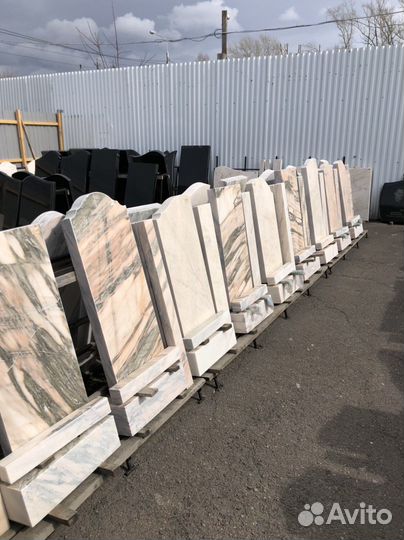 Памятники на могилу из мрамора