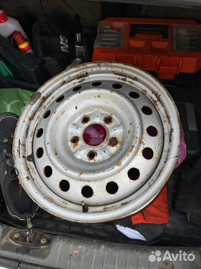 Штампованный диск r16