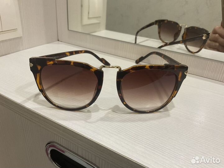 Солнцезащитные итальянские очки fendi