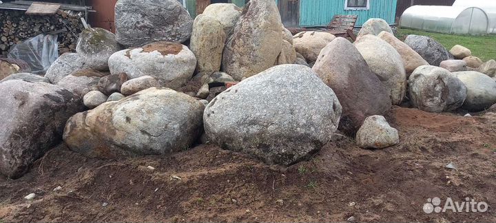 Камни валуны глыбы