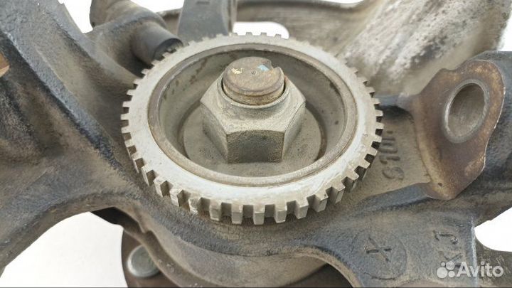 Ступица передняя левая Mazda Bongo Friendee sglw