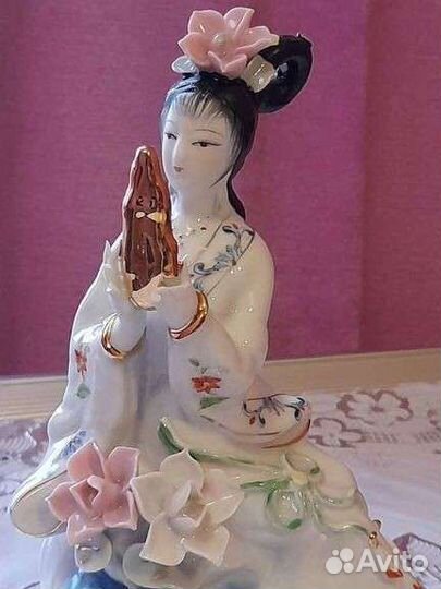 Фарфоровые статуэтка