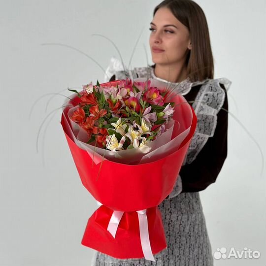 Букет с альстромериями