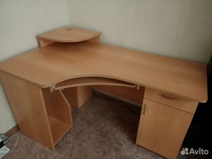 Компьютерный стол