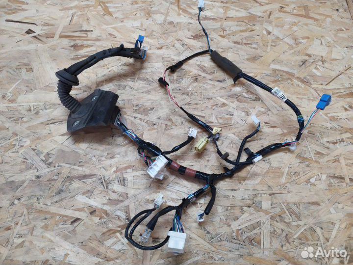 Проводка (коса) дверная задняя правая Lexus Lx 570