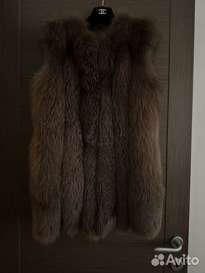 Меховой жилет удлиненный, песец продолльный