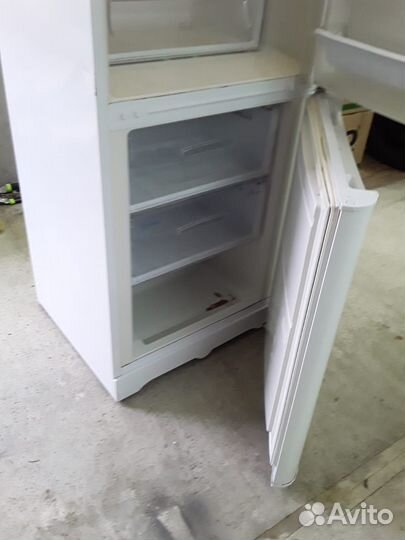 Продам холодильник на запчасти