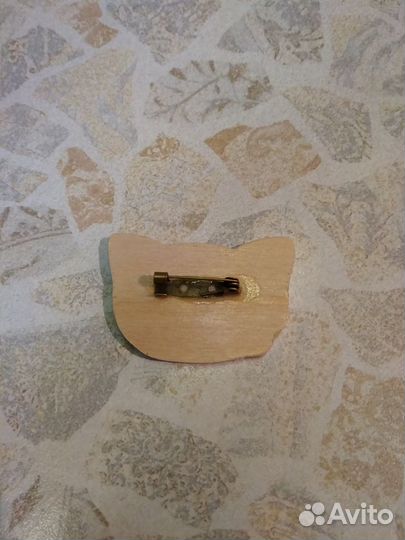 Брошь из дерева, новая (Чехия)