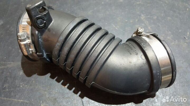 Патрубок воздушного фильтра Subaru Forester SG5