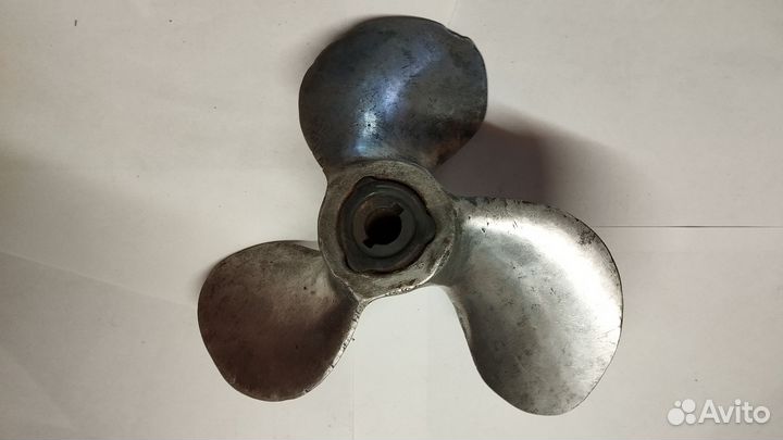 Винт лодочного мотора Вихрь
