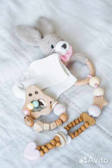 Слингобусы, погремушки, прорезыватели (грызунки)