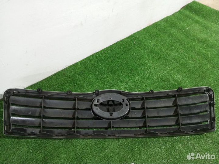 Решетка радиатора Toyota Avensis T250 2002-2006