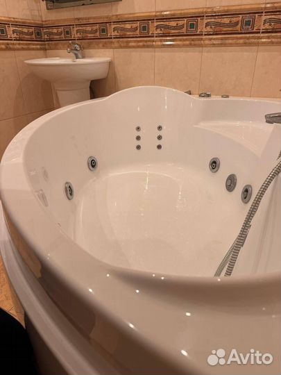 Ванная угловая джакузи