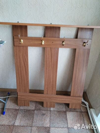 Вешалка для одежды настенная