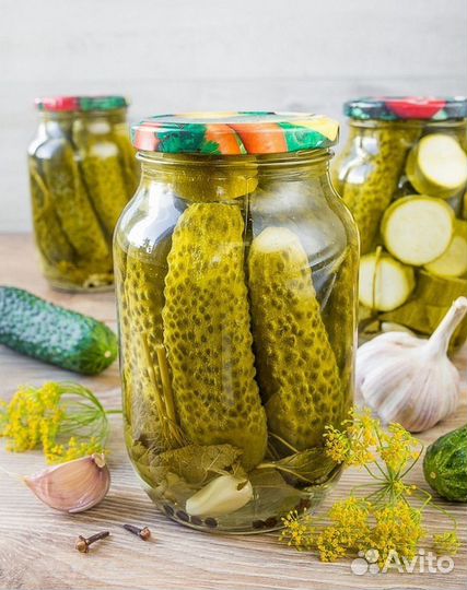 Маринованные грибы лисички, помидоры, огурцы