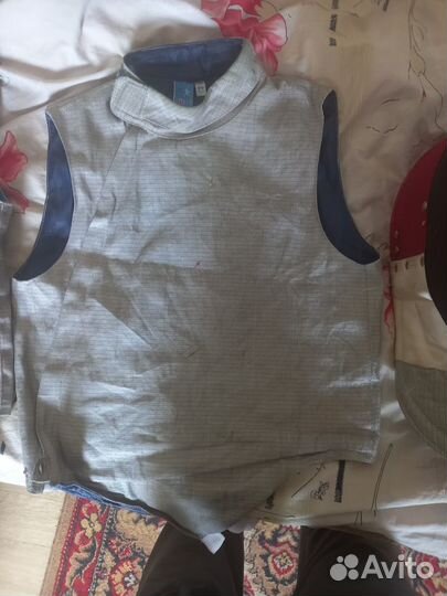 Кроссовки, элекртокуртка, фехтовальная форма