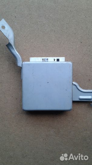 Блок управления пневмоподвеской Toyota Prado 120