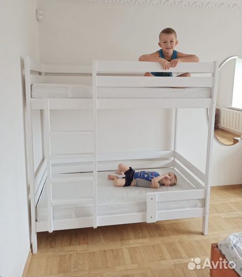 Детская двухъярусная кровать