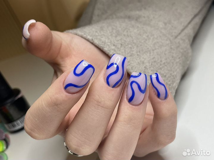 Маникюр в салоне