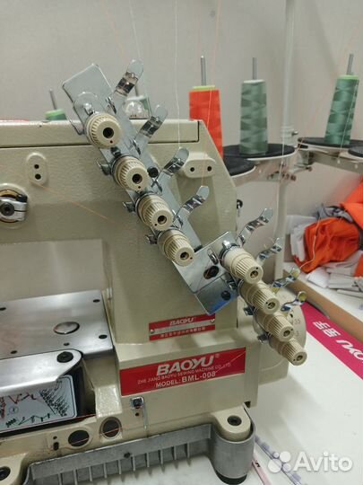 Поясная машина и прямо строчки.оверлок