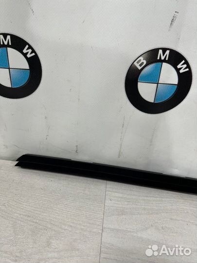 Уплотнитель стекла двери задний левый Bmw X5