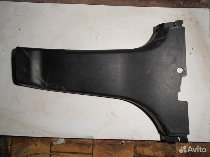 Обшивка стойки центральная нижняя правая