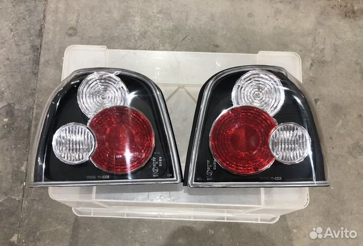 Комплект задних фонарей volkswagen golf 3 (1H1)