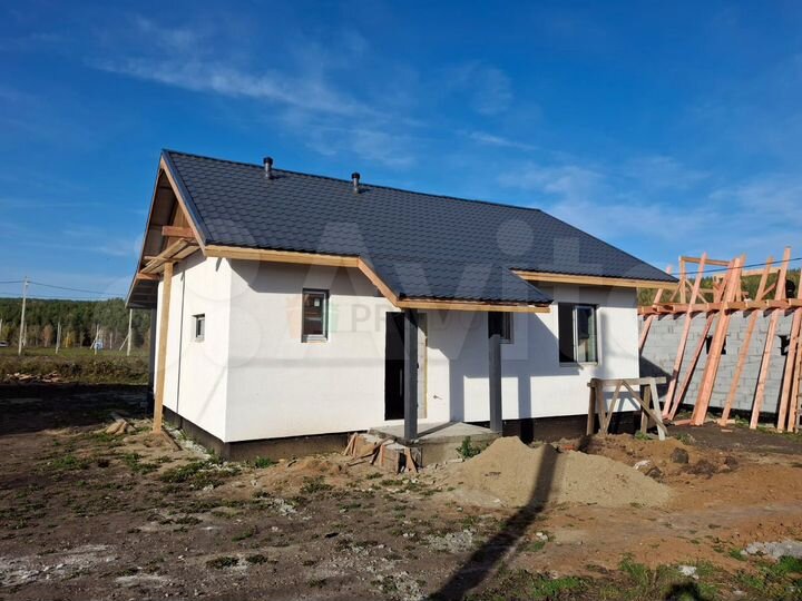 Коттедж 100 м² на участке 7 сот.