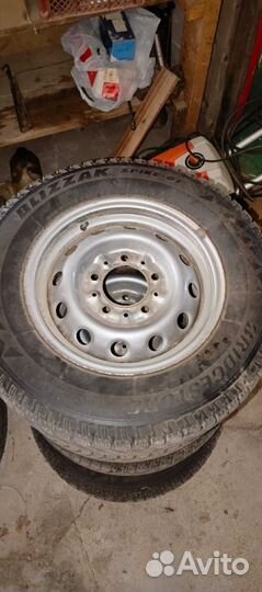 Bridgestone Blizzak Spike-01 205/70 R15