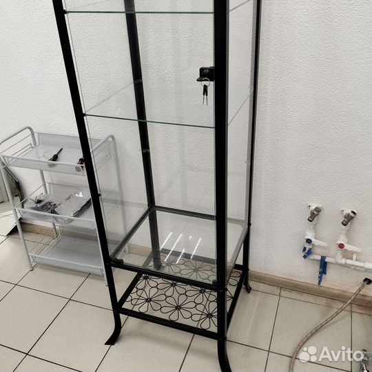 Стеклянная витрина IKEA