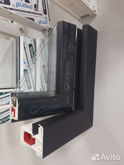 Пластиковое пвх окно и алюминиевый балкон