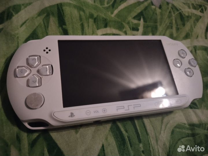 PSP E1008 белая прошитая