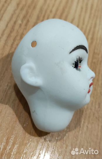 Голова антикварной куклы