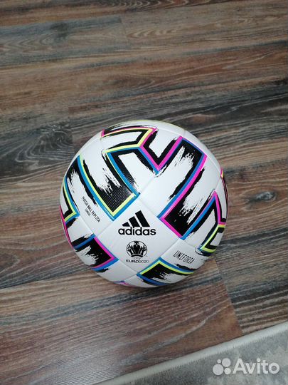 Футбольный мяч adidas