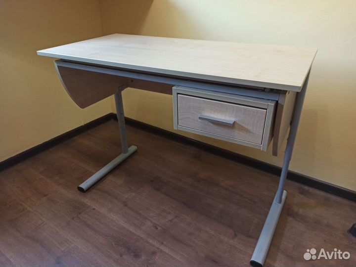 Письменный стол для школьника бу