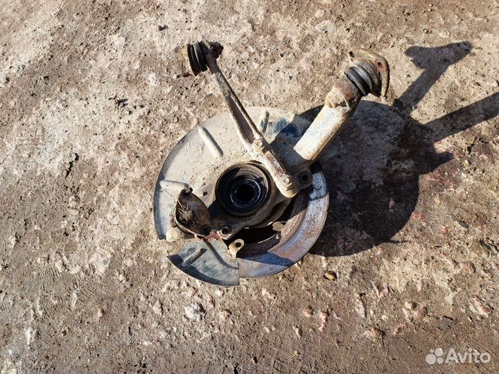 Поворотный кулак левый Нива 21213 24 шлица