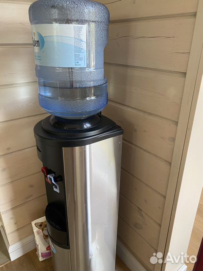 Куллер для воды напольный
