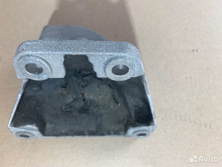 Кронштейн двигателя правый Bmw 5-Series 523D F10