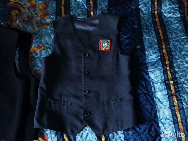 Жилетка школьная на мальчика 7-8 лет