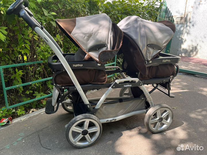 Коляска для двойни погодок peg perego