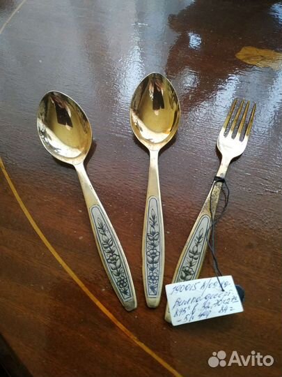 Столовые серебряные приборы