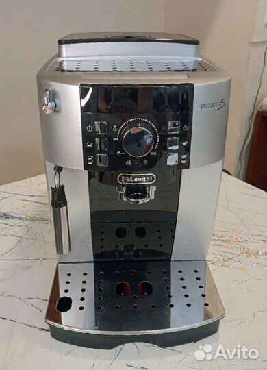 Кофемашина DeLonghi ecam 21.117. SB