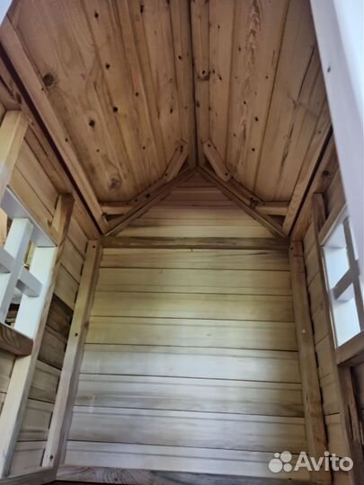 Деревянный домик для детей