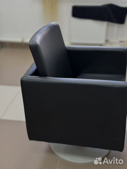 Парикмахерское кресло Италия, натуральная кожа