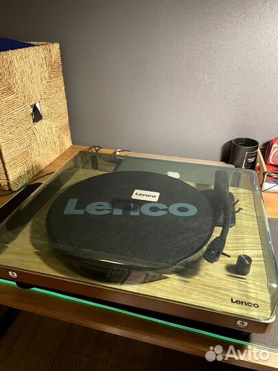 Виниловый проигрыватель lenco